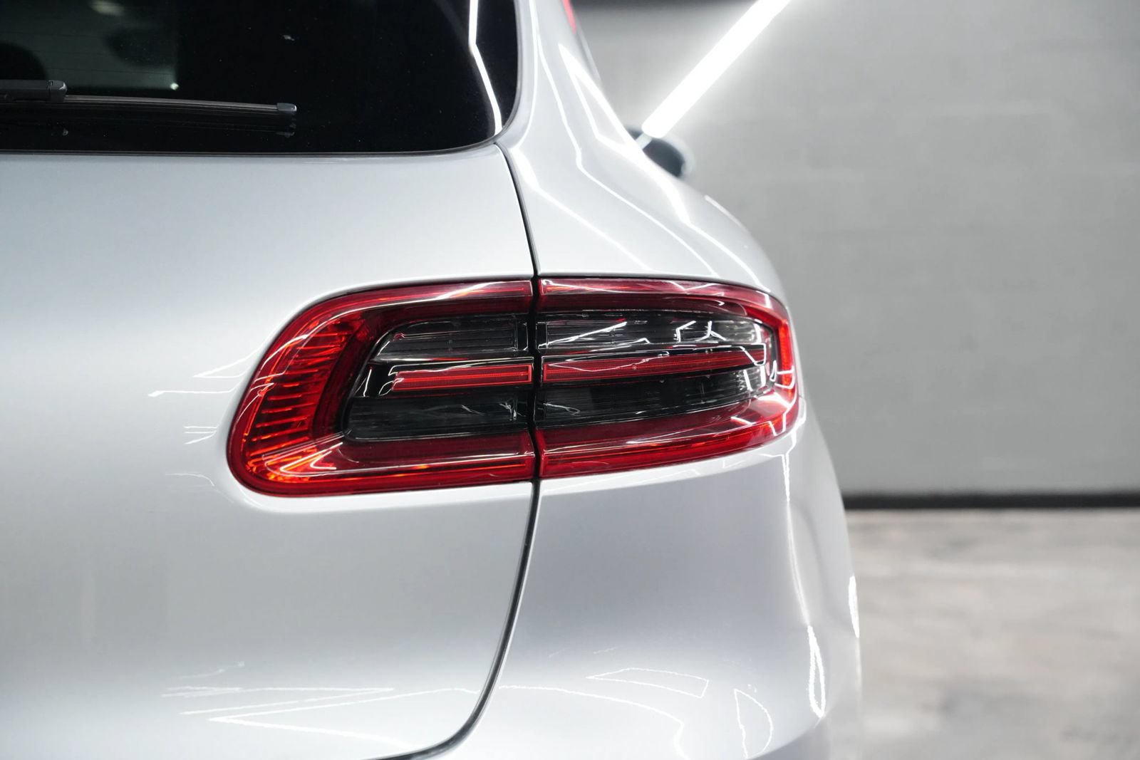 Used 2018 Porsche Macan Sport Edition AWD/4WD image 21