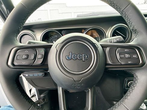 Used 2023 Jeep Wrangler Unlimited AWD/4WD image 10