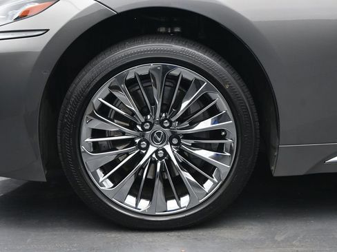Used 2018 Lexus LS 500 w/ Interior Upgrade Package RWD image 17