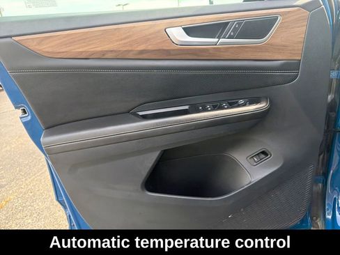 Used 2025 Volkswagen Atlas SE w/ Panoramic Sunroof Package FWD image 12