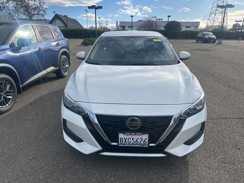 Used 2021 Nissan Sentra SV image 2