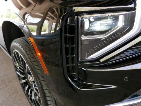 Used 2025 Chevrolet Suburban High Country image 51