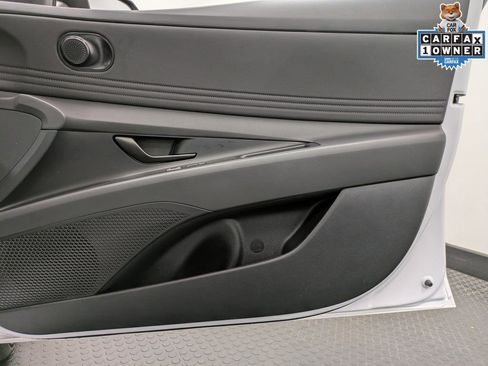 Used 2025 Hyundai Elantra Limited image 29