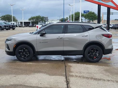 Used 2021 Chevrolet Blazer LT FWD image 2