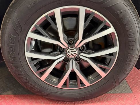 Used 2019 Volkswagen Tiguan SE w/ Panoramic Sunroof Package FWD image 44