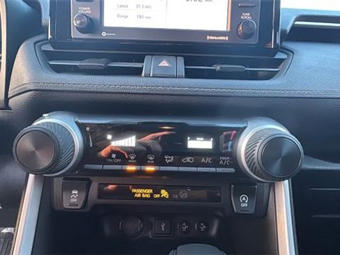 Used 2021 Toyota RAV4 LE image 17