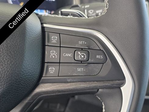 Used 2025 Jeep Grand Cherokee Limited image 31