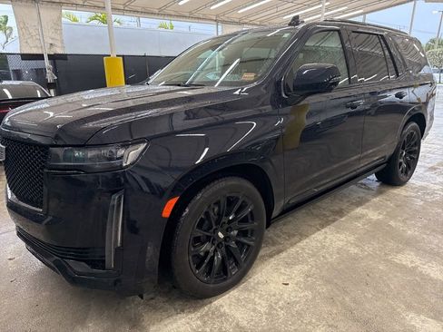 Used 2023 Cadillac Escalade Sport w/ LPO, ONYX Package image 4