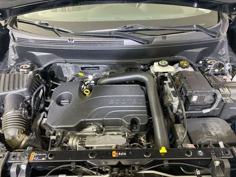 Used 2023 GMC Terrain SLE w/ Driver Convenience Package image 10