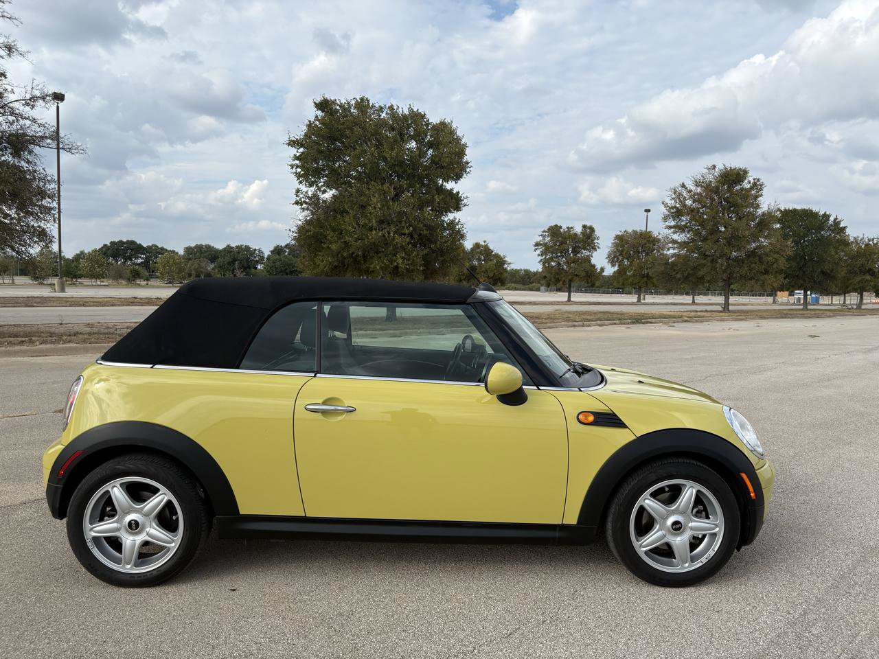 Used 2009 MINI Cooper Convertible FWD image 54