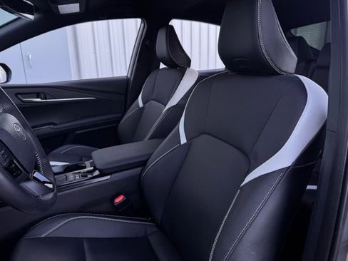 Used 2025 Toyota Camry LE image 3