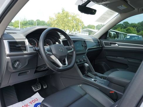Used 2021 Volkswagen Atlas SE w/ Panoramic Sunroof Package FWD image 12