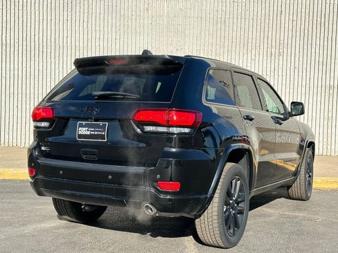 Used 2022 Jeep Grand Cherokee Laredo X AWD/4WD image 5