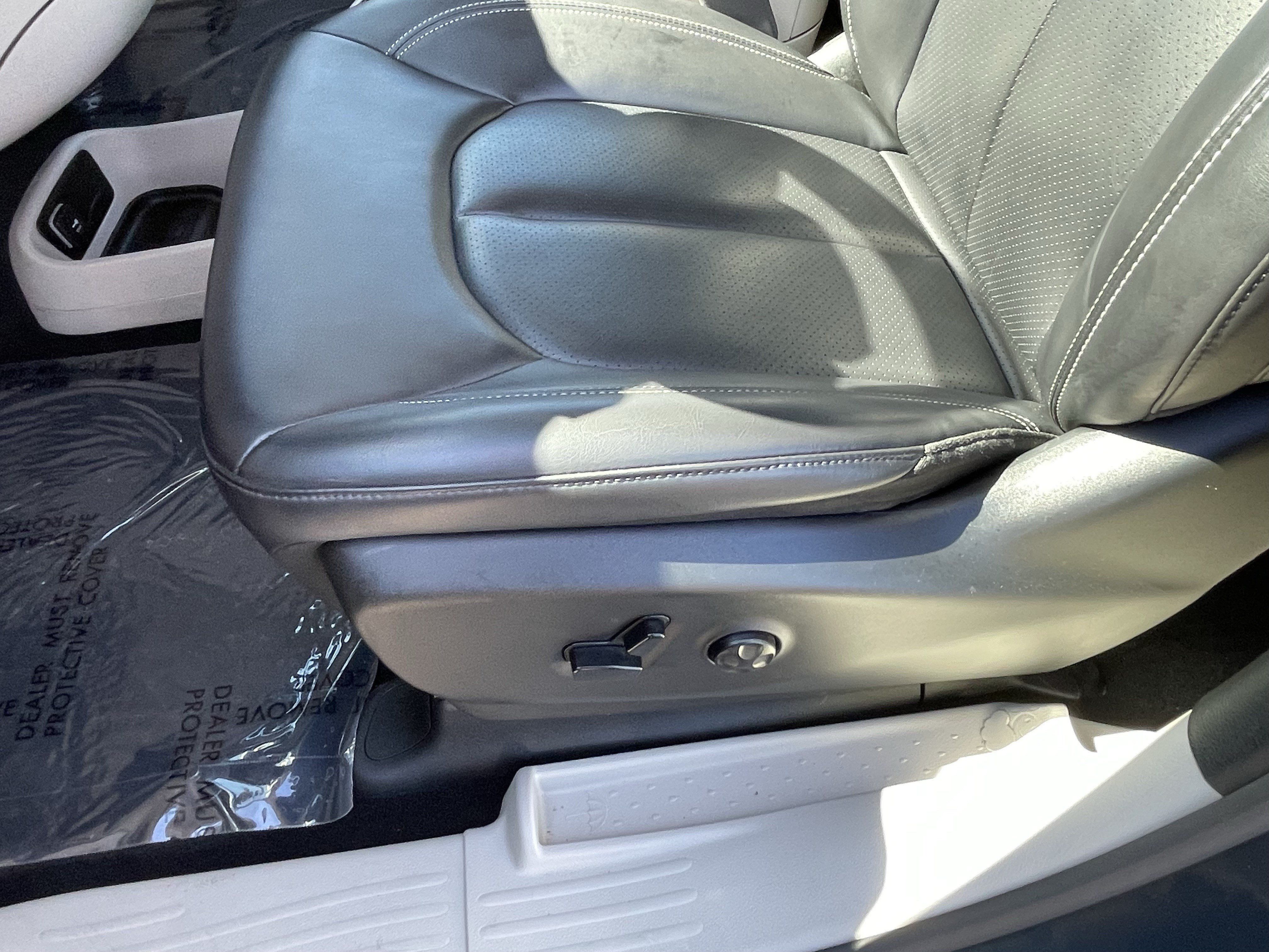Used 2023 Chrysler Pacifica Touring-L FWD image 18