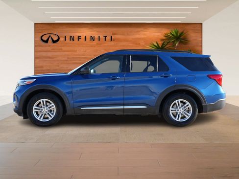 Used 2022 Ford Explorer XLT image 4
