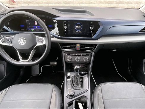 Certified 2022 Volkswagen Taos SE w/ Driver Assistance Package image 12
