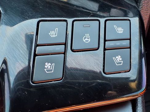 Used 2024 Kia Sportage SX image 8