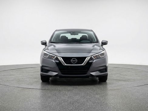 Used 2025 Nissan Versa SV image 2