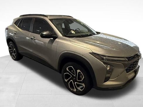 Used 2024 Chevrolet Trax RS w/ Sunroof Package image 9