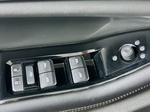 Used 2022 Jeep Grand Cherokee Overland w/ Luxury Tech Group IV image 15