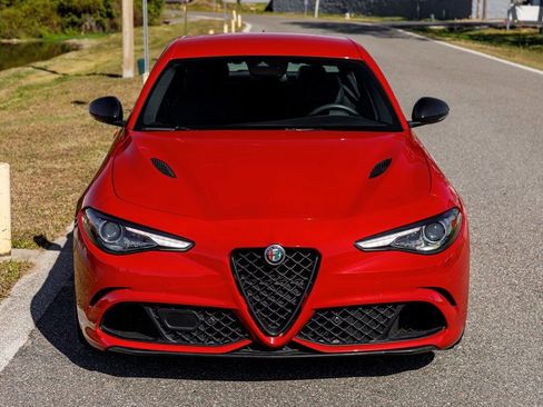 Used 2023 Alfa Romeo Giulia Quadrifoglio image 8