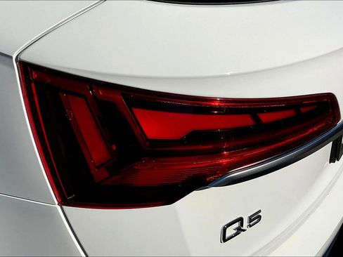 Used 2021 Audi Q5 Premium w/ Convenience Package image 28