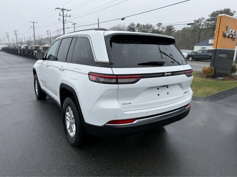 Used 2023 Jeep Grand Cherokee Laredo w/ Luxury Tech Group I image 6