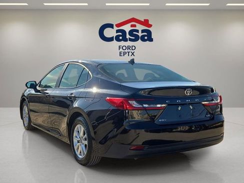 Used 2025 Toyota Camry SE image 4