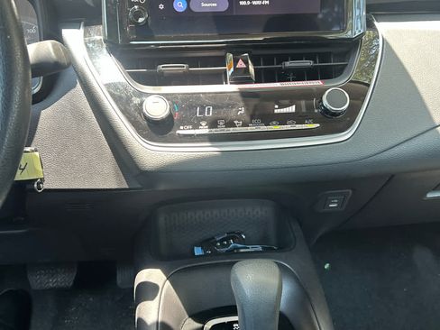 Used 2025 Toyota Corolla LE FWD image 11