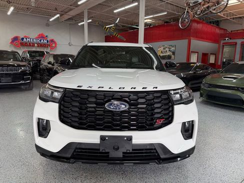 Used 2025 Ford Explorer ST AWD/4WD image 8