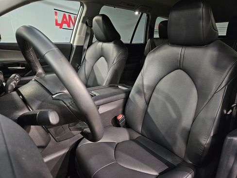 Used 2025 Toyota Grand Highlander AWD image 24