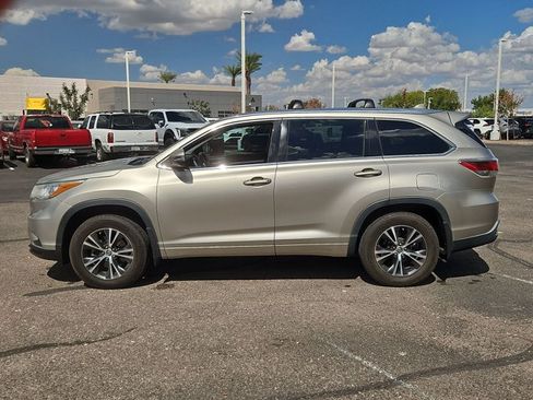 Used 2016 Toyota Highlander XLE AWD/4WD image 10