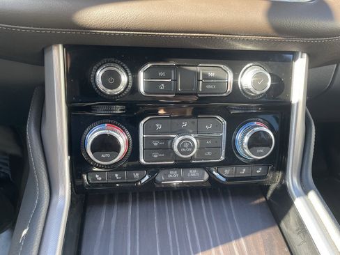 Used 2022 GMC Yukon Denali image 33