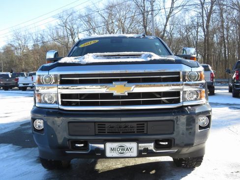 Used 2019 Chevrolet Silverado 2500 High Country w/ Duramax Plus Package image 2