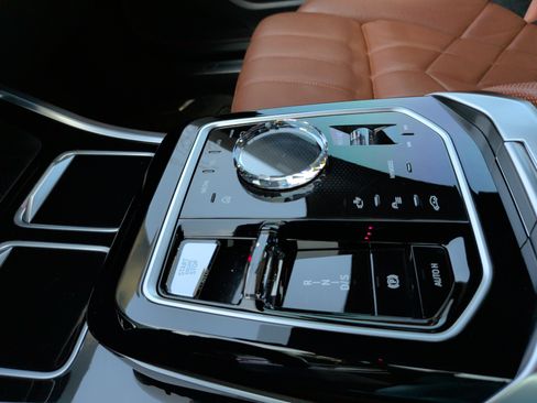 Certified 2023 BMW 760i xDrive w/ Executive Package image 19