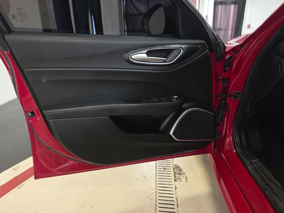 Used 2020 Alfa Romeo Giulia AWD w/ Cold Weather Package image 23