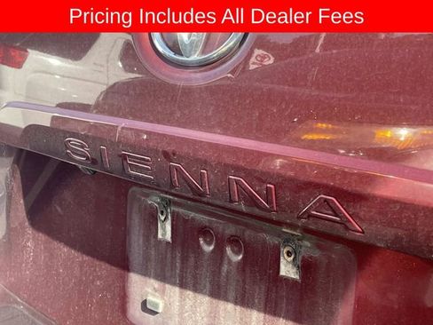 Used 2019 Toyota Sienna XLE w/ XLE Navigation Package FWD image 6