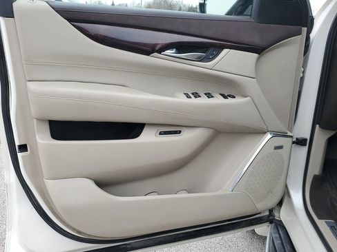 Used 2015 Cadillac Escalade ESV 4WD image 22