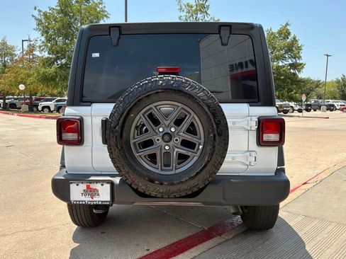 Used 2025 Jeep Wrangler Unlimited Sport AWD/4WD image 7