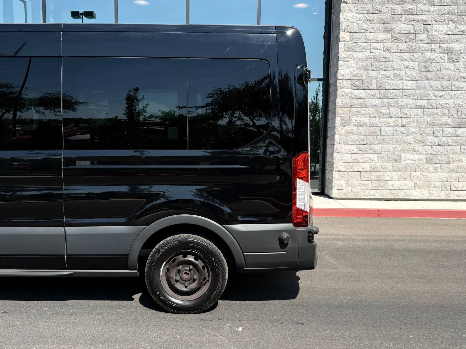Used 2017 Ford Transit 350 XLT RWD image 10