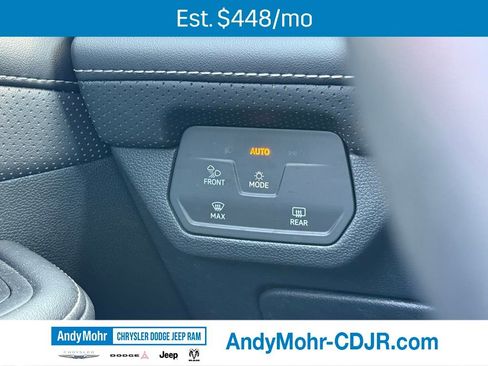 Used 2025 Volkswagen Atlas Cross Sport SE FWD image 20