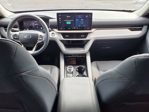 Used 2025 Ford Explorer Active image 6