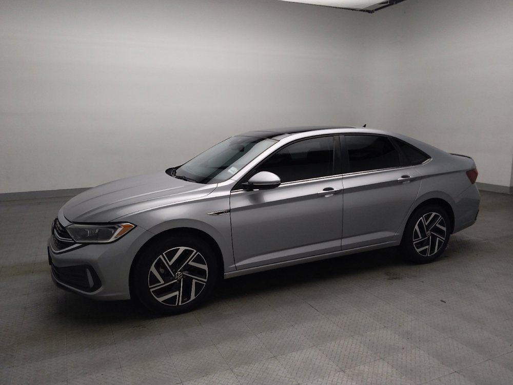 Used 2023 Volkswagen Jetta SEL FWD image 2