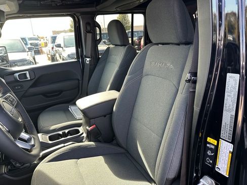 Certified 2024 Jeep Wrangler Sahara w/ Technology Group image 21