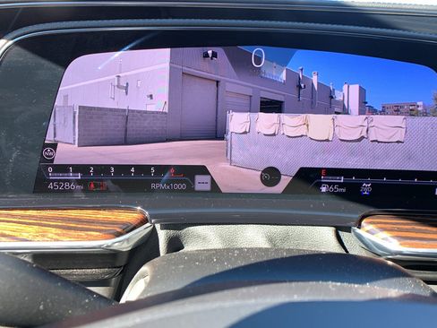 Used 2022 Cadillac Escalade Luxury image 13