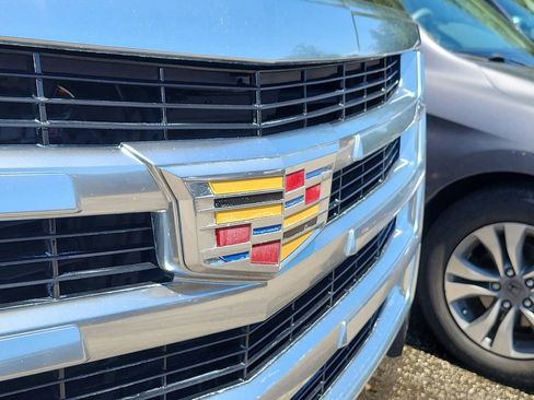 Used 2019 Cadillac Escalade Luxury RWD image 5