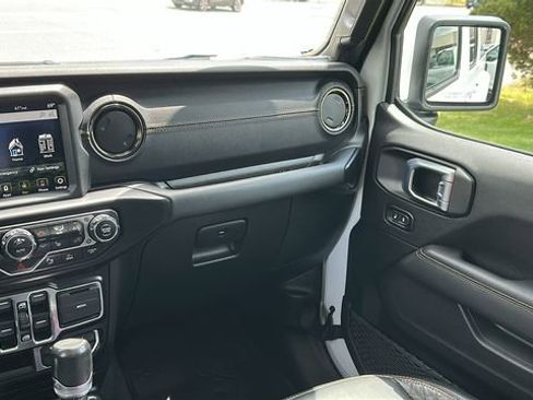 Used 2022 Jeep Gladiator Overland AWD/4WD image 25
