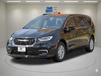 New 2026 Chrysler Pacifica Select video 2