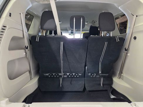 Used 2023 Chrysler Voyager LX image 16
