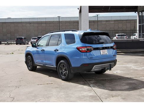 Used 2025 Honda Pilot TrailSport image 5
